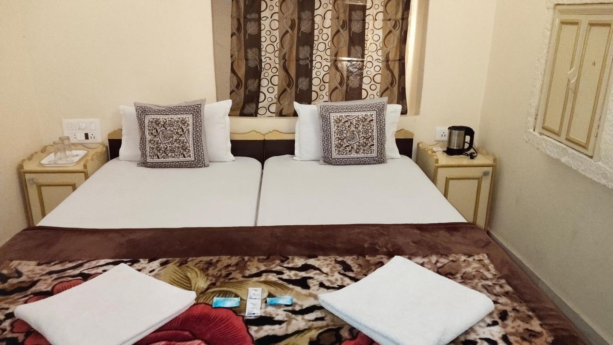 ג'איסלמר Hotel Himmat Niwas מראה חיצוני תמונה