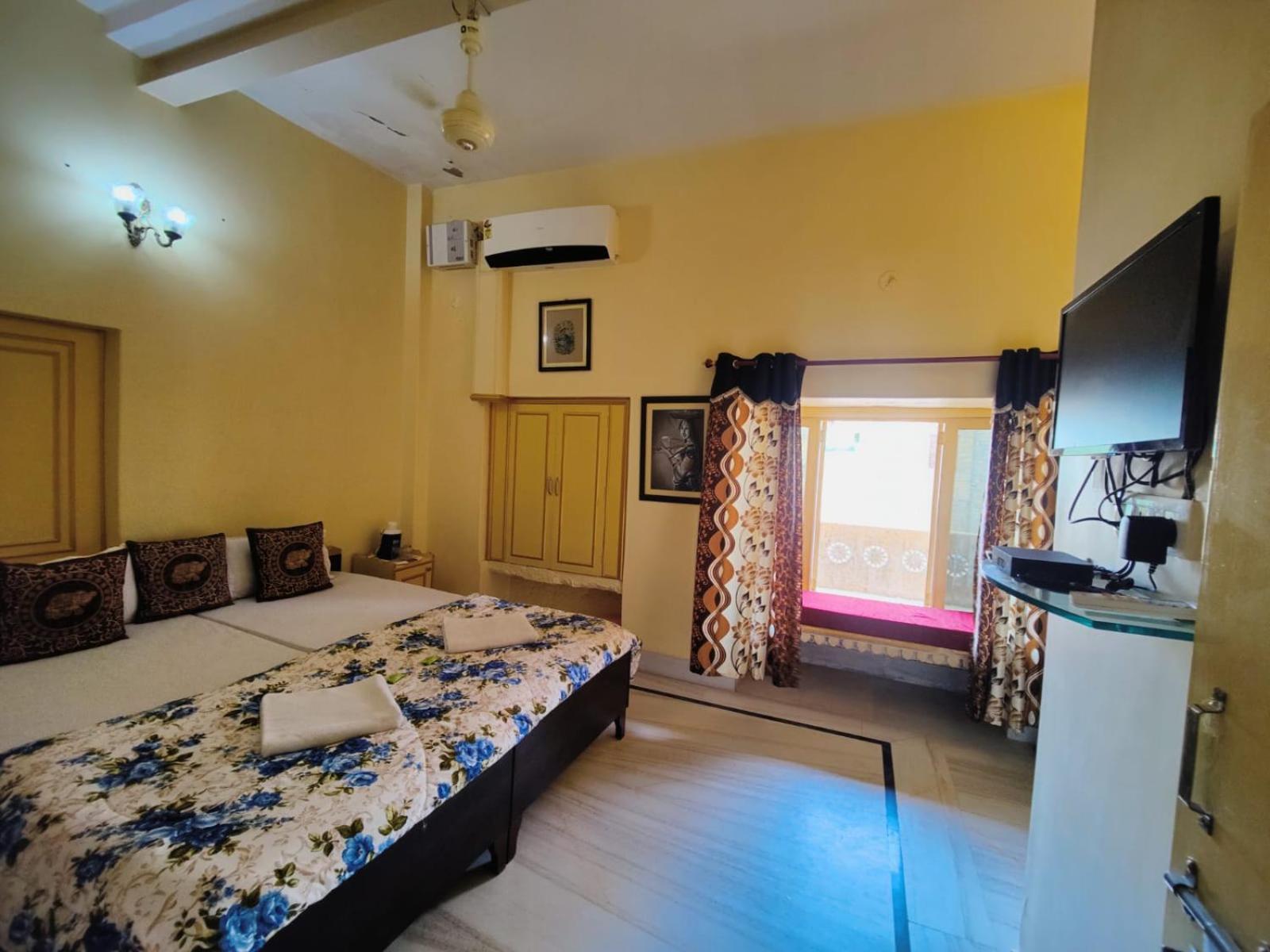 ג'איסלמר Hotel Himmat Niwas מראה חיצוני תמונה